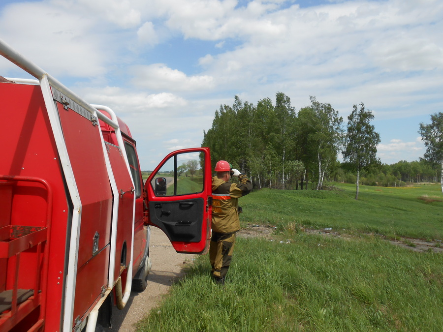 Лесные пожарные продолжают патрулировать леса Смоленской области