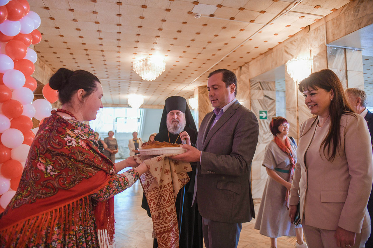 Губернатор Алексей Островский поздравил жителей Вязьмы с Днём города