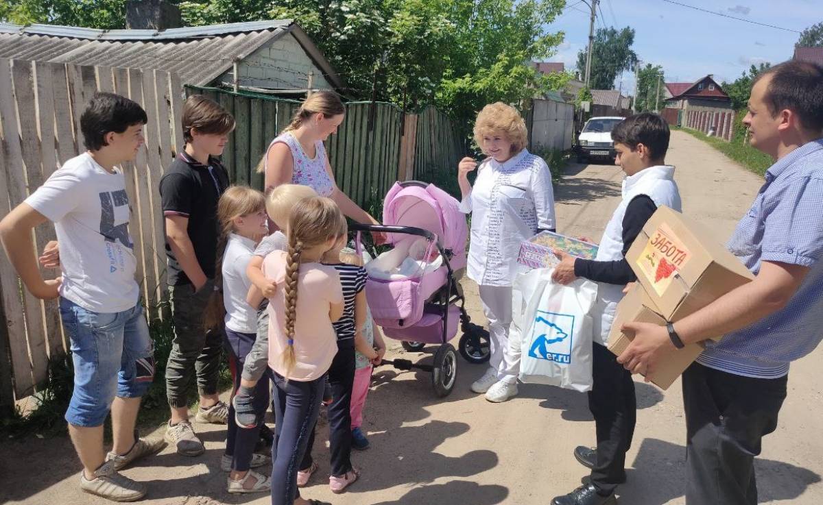 Активисты акции «Забота» навестили маму девятерых детей