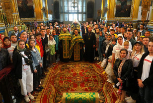 В Смоленске участники проекта «Непокоренные» посетили Свято-Успенский кафедральный собор