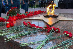 «22 июня, ровно в 4 часа…». В Смоленске единороссы возложили цветы к Вечному огню