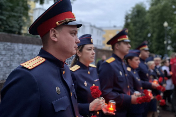 Смоленские следователи СКР приняли участие в патриотической акции «Свеча памяти»