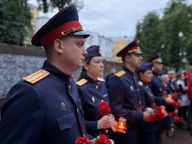 Смоленские следователи СКР приняли участие в патриотической акции «Свеча памяти»