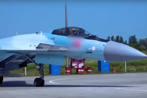 Миноброны России показало, как экипажи истребителей Су-35 наносят удары по боевой технике ВСУ