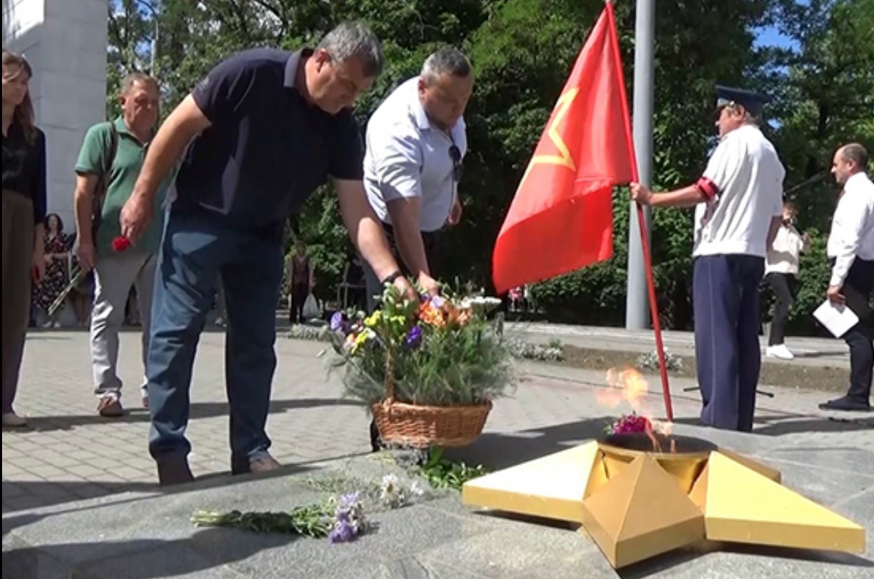 Жители Херсона и Мелитополя почтили память советских воинов, погибших в годы Великой Отечественной войны