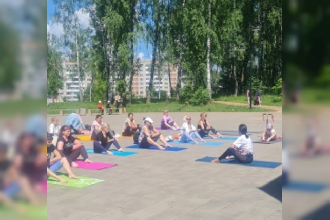 В Смоленске отметили День йоги