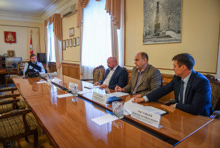 Алексей Островский провел рабочее совещание по состоянию дел в строительной отрасли