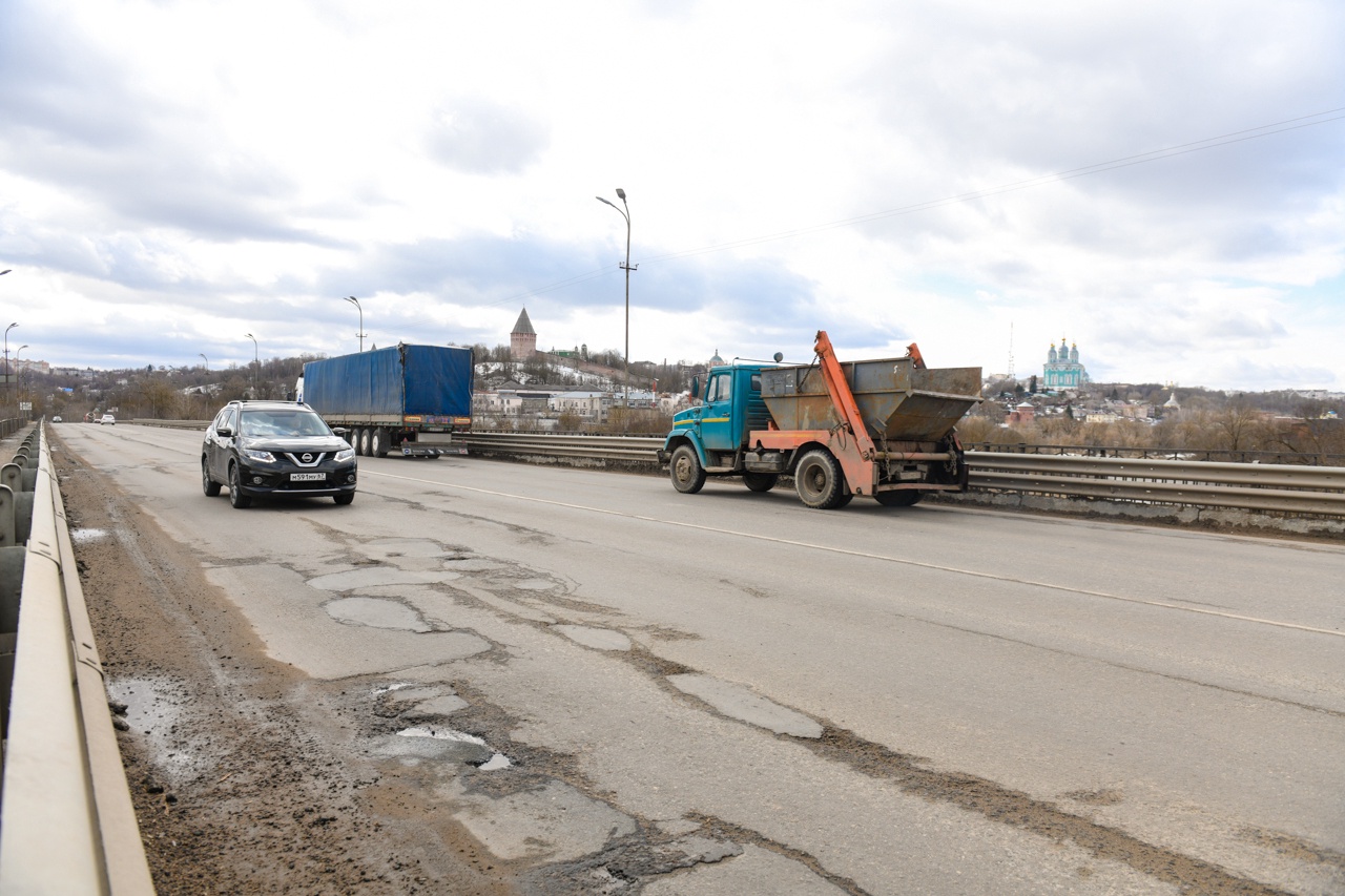 В Смоленске движение по Крестовоздвиженскому мосту будет закрыто с 5 июля