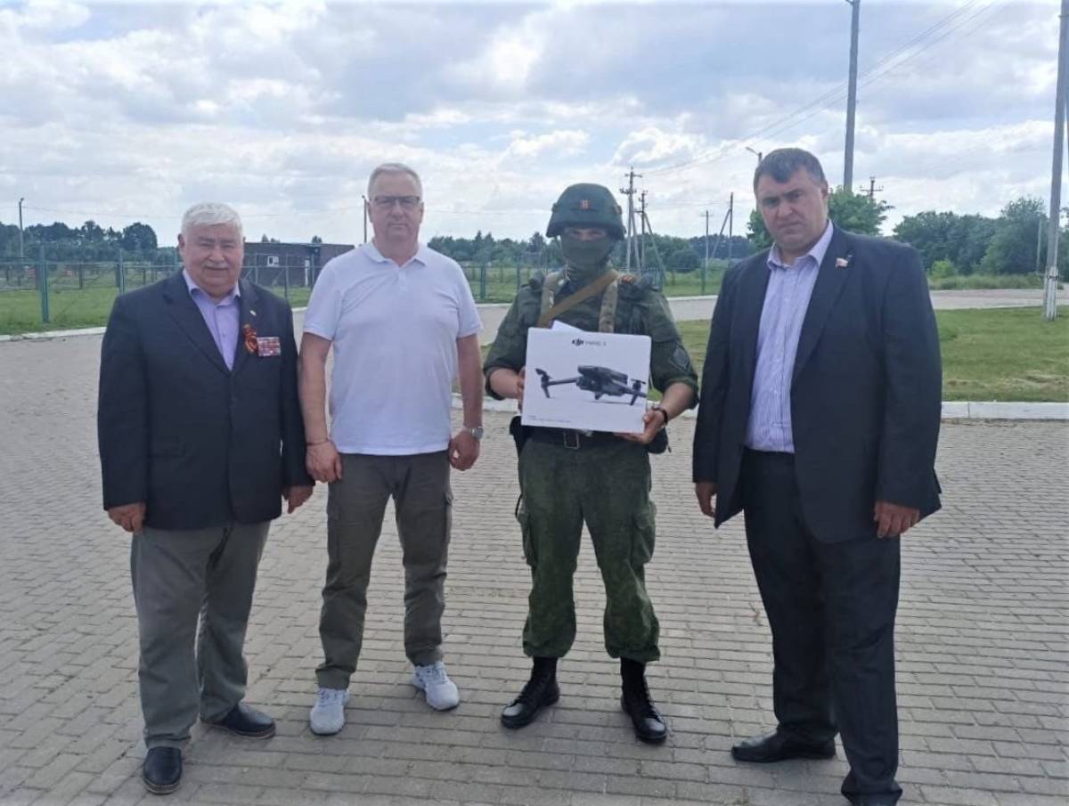 «Единая Россия» и «Ветераны боевых действий» передали российским пограничникам квадрокоптер