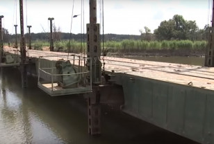Специалисты железнодорожных войск Западного военного округа возвели мост вместо уничтоженного ВСУ