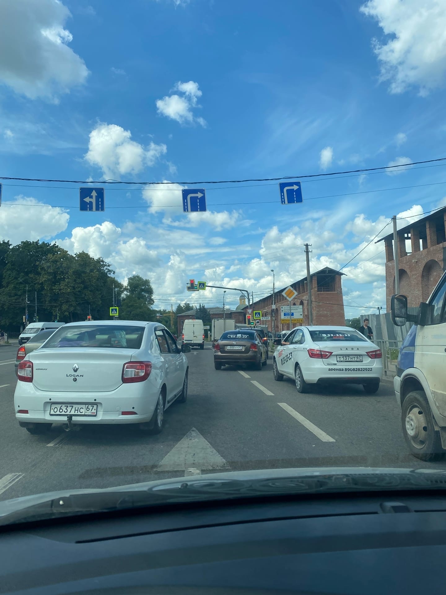 В Смоленске на перекрёстке двух дорог временно изменили схему дорожного движения