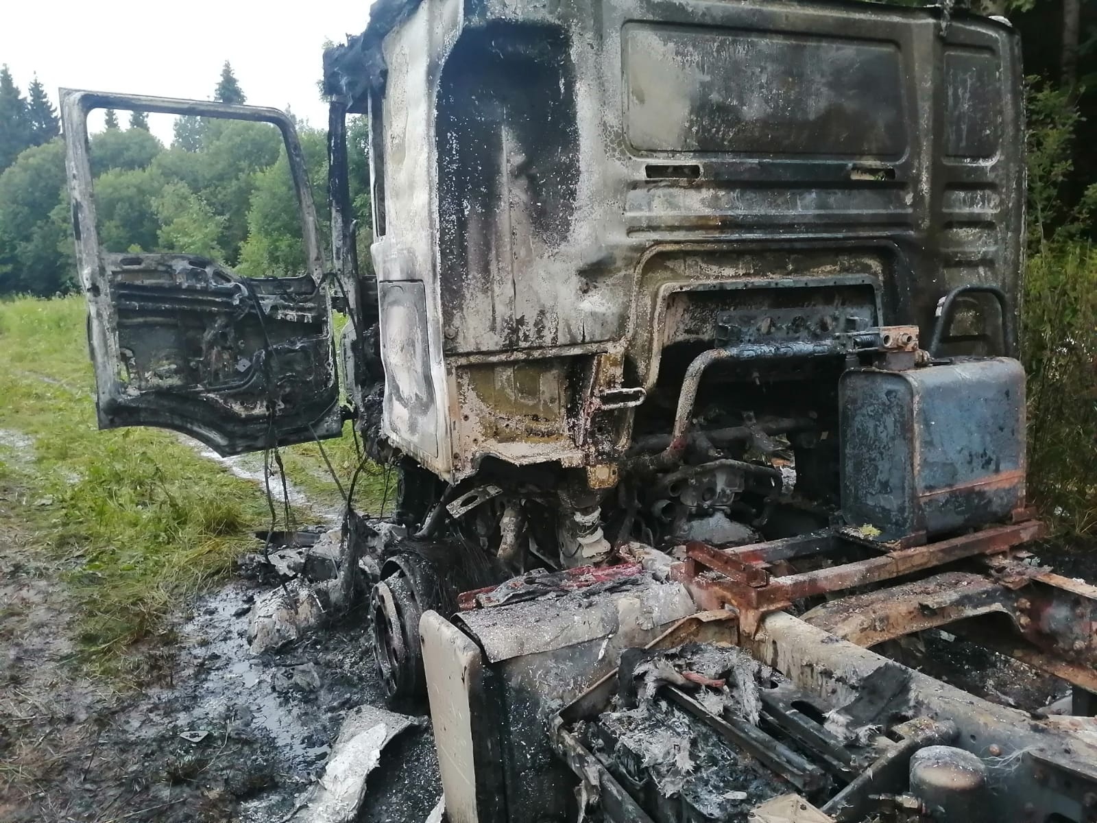 В Кардымовском районе горел тягач «MAN»