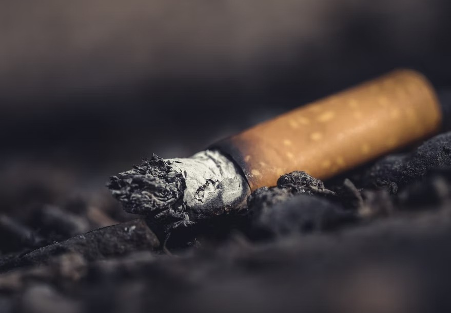 В Смоленске выявили самовольно установленный ларек с товарами для курения