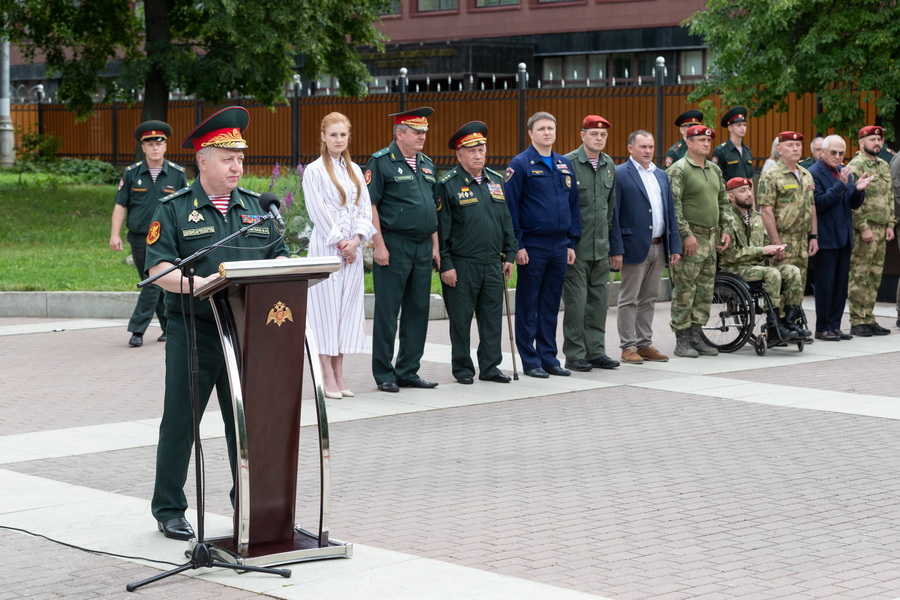 Генерал-полковник Виктор Стригунов открыл военно-патриотические сборы «Гвардейская смена. Бородино-2022»