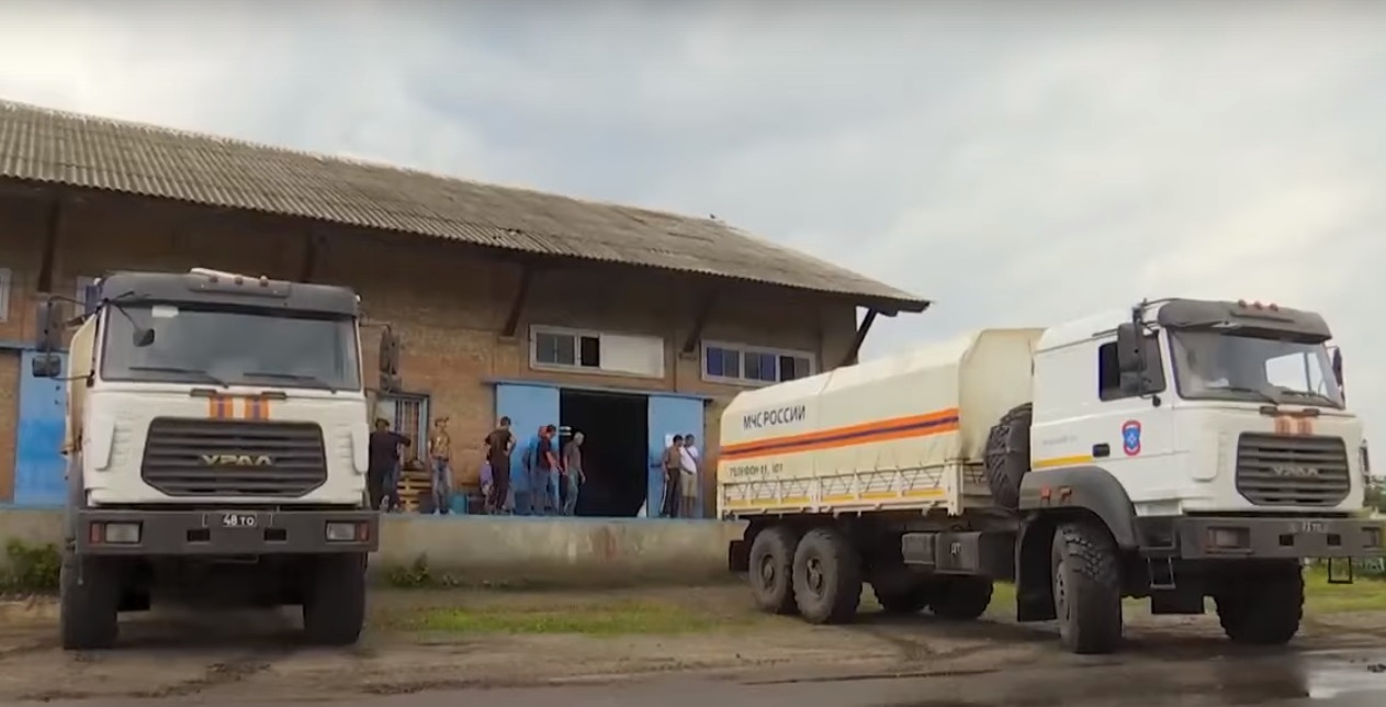 Российские военные доставили очередную партию гуманитарной помощи в Харьковскую область