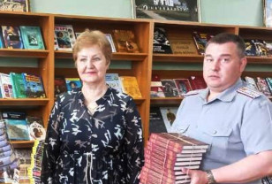 Смоленская библиотека имени А. Т. Твардовского передала в исправительную колонию № 2 более семисот книг