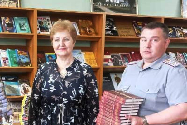 Смоленская библиотека имени А. Т. Твардовского передала в исправительную колонию № 2 более семисот книг
