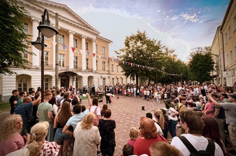 23 июля в Смоленске пройдет уличный фестиваль «АРТ-Маяковский»
