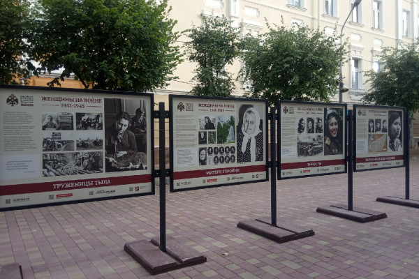 В Смоленске открылась выставка «Женщины на войне»