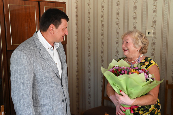 Игорь Ляхов поздравил с юбилеем племянницу Юрия Гагарина Тамару Филатову