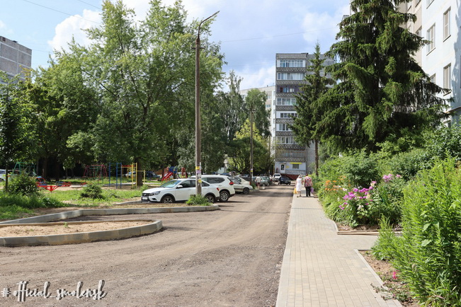 В Смоленске двор на улице Петра Алексеева подготовили к асфальтированию дороги