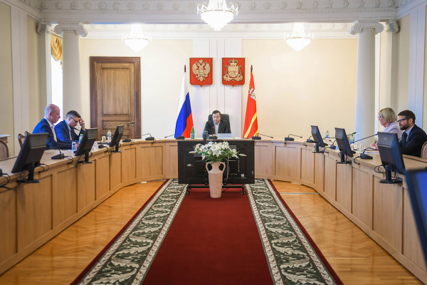 Губернатор Алексей Островский провел совещание с главами муниципалитетов