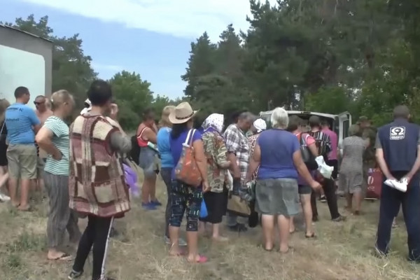 Военные РФ доставили 20 тонн гумпомощи мирным жителям освобожденных населенных пунктов Харьковской области