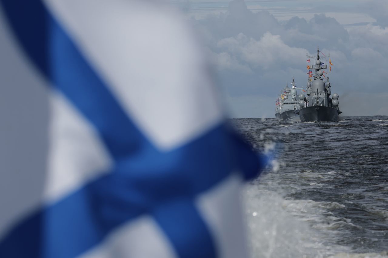В Санкт-Петербурге прошел главный парад в честь Дня Военно-Морского Флота
