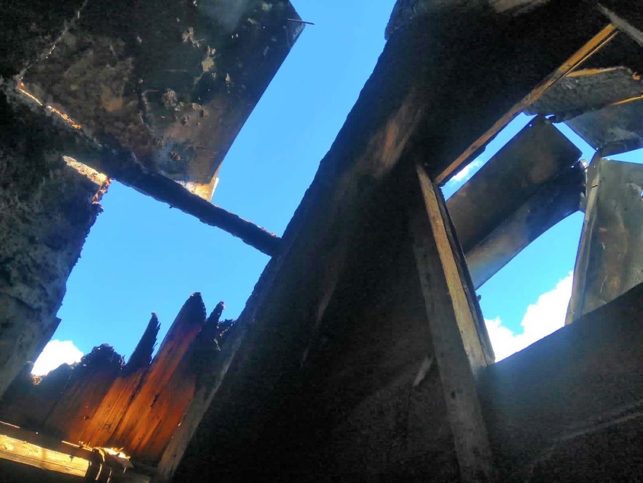 В Холм-Жирковском районе добровольная пожарная дружина оперативно ликвидировала возгорание в жилом доме