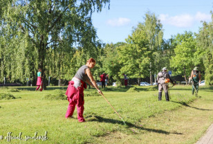 В Смоленске косят траву на общественных территориях