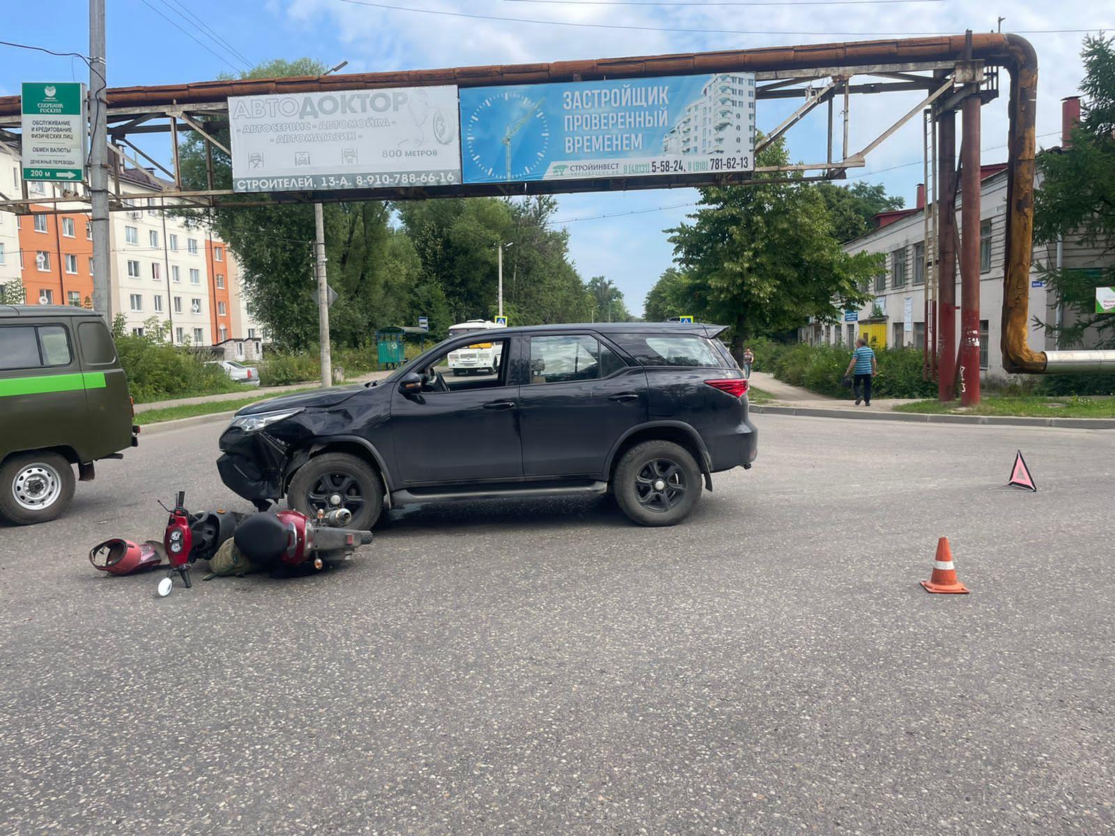 В Вязьме в ДТП пострадал водитель скутера