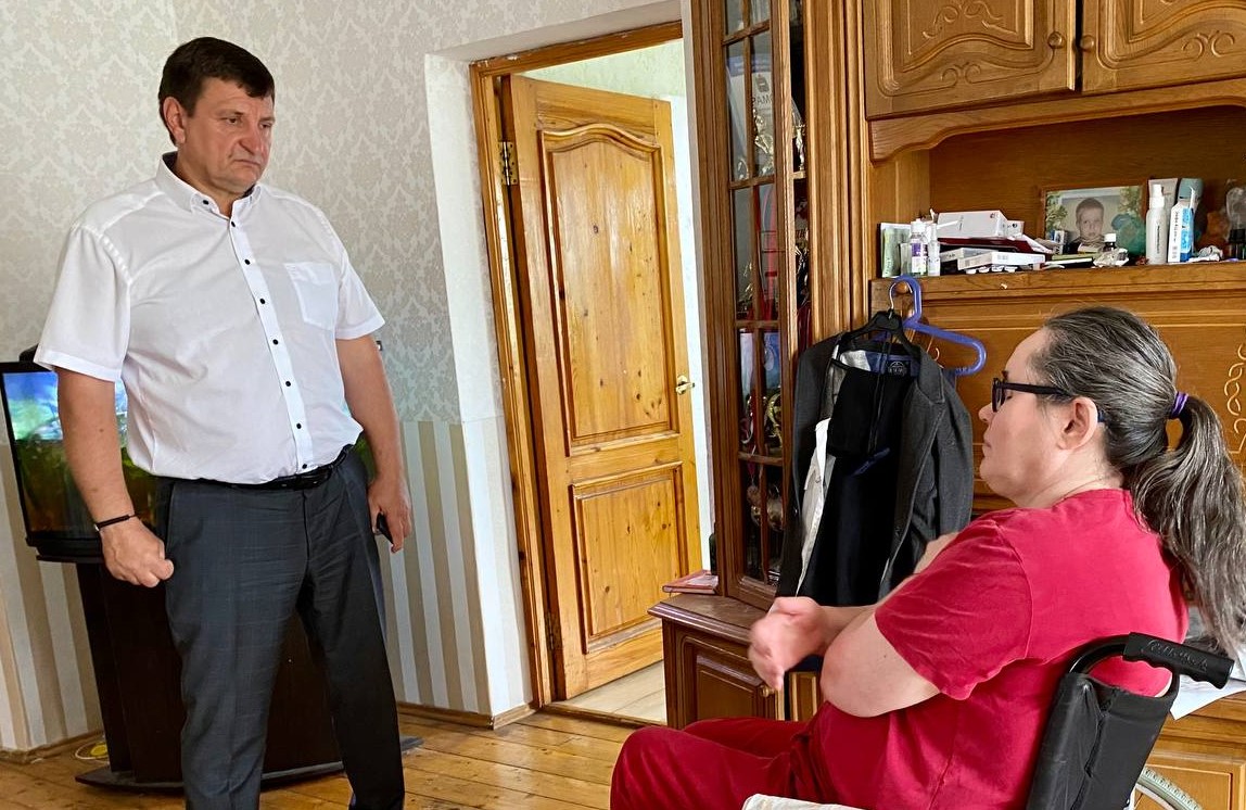 Игорь Ляхов окажет помощь в установке подъемника в доме инвалида-колясочника
