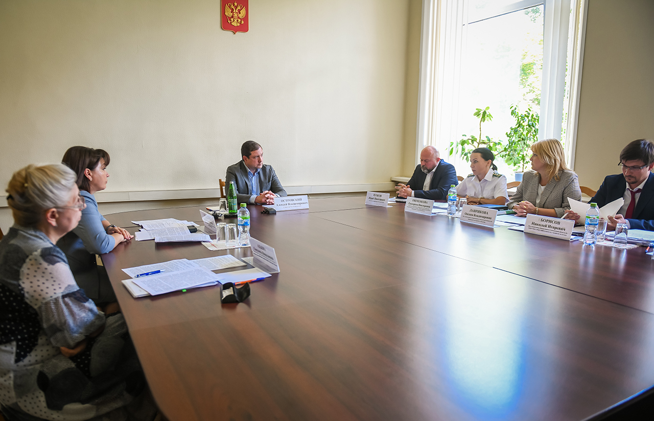 Алексей Островский провел совещание по вопросу экологического состояния реки Вязьмы