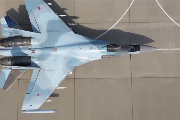 Минобороны РФ показало боевые вылеты истребителей Су-35С в ходе проведения спецоперации
