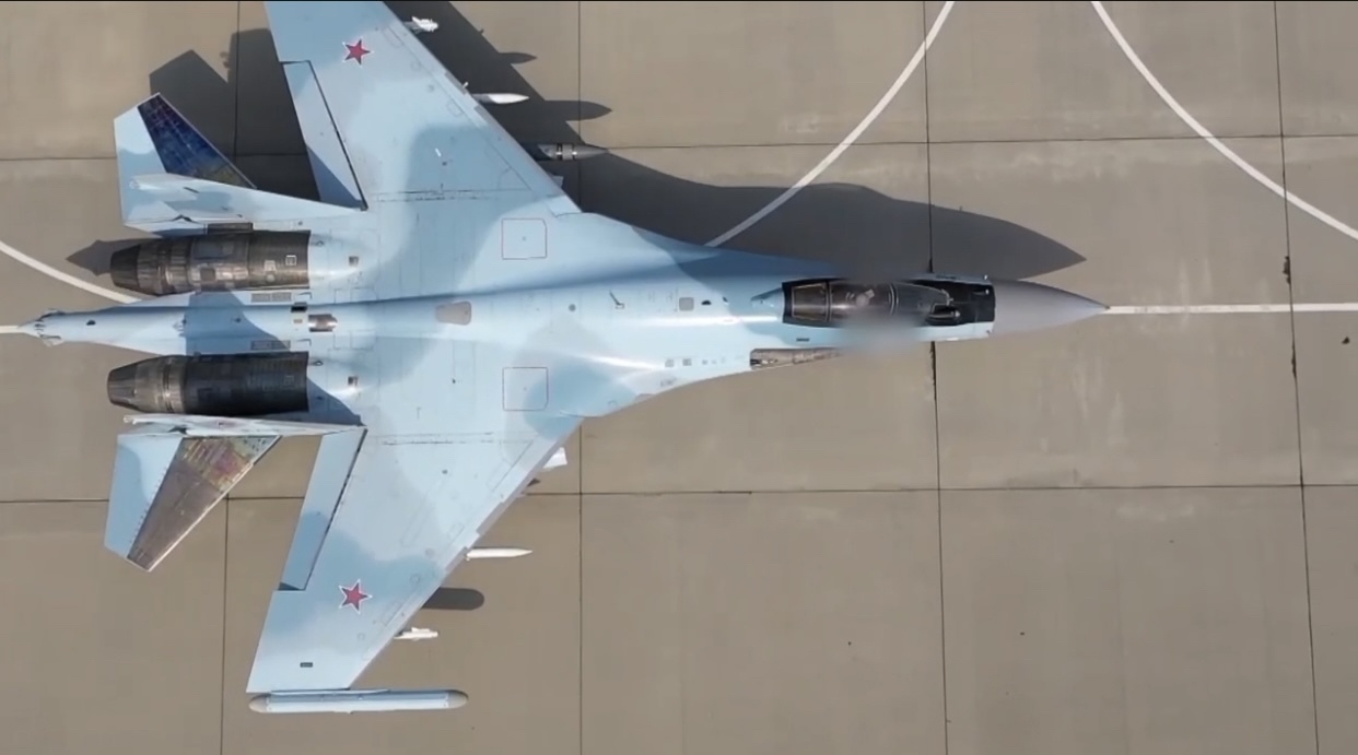 Минобороны РФ показало боевые вылеты истребителей Су-35С в ходе проведения спецоперации
