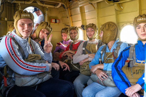 Алексей Островский рассказал смолянам о социальном проекте по подготовке парашютистов
