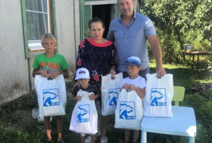 Еще в пяти районах Смоленской области прошла акция «Единой России» «Собери ребенка в школу» 
