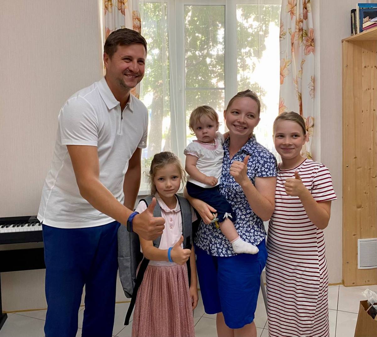 «Единая Россия» помогает смоленским семьям готовиться к 1 сентября