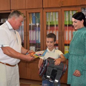 «Единая Россия» помогает смолянам подготовиться к школе
