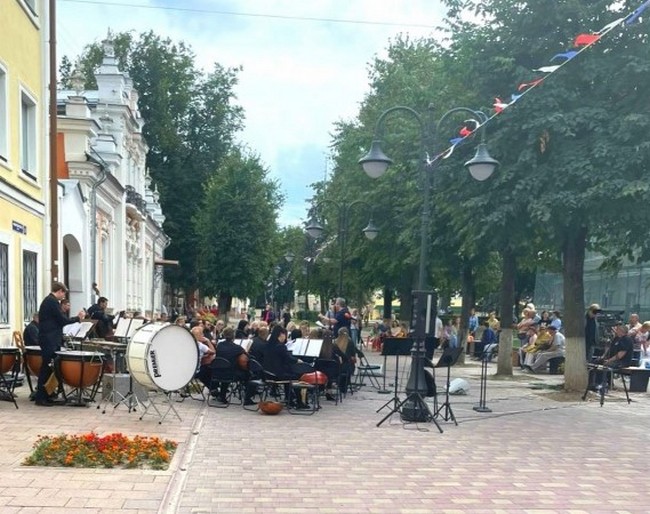 Камерный оркестр выступит в Смоленске на уличном фестивале «АРТ-МАЯКовский»