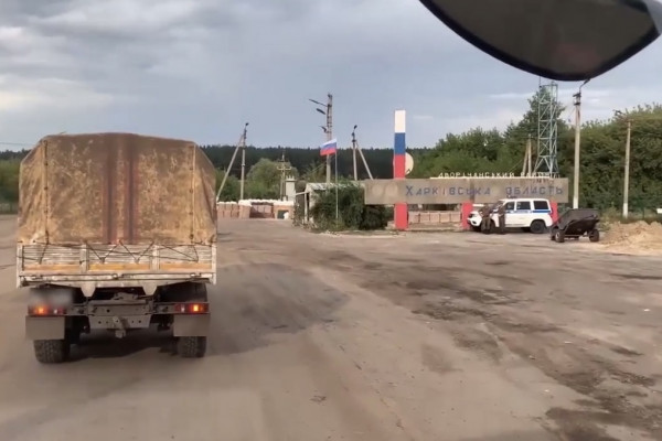 Российские военнослужащие доставили гуманитарную помощь в Харьковскую область