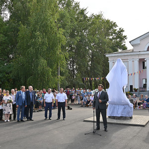 В Сафоновском районе открыли памятник шахтеру