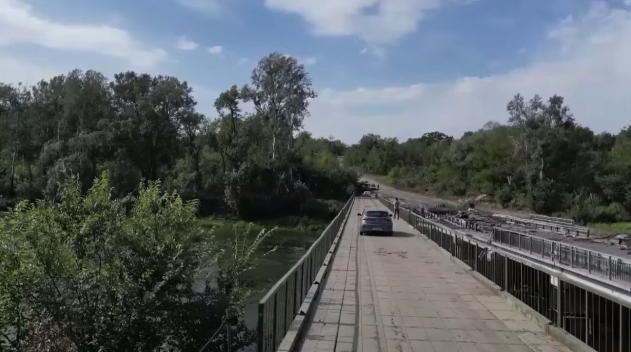 Военнослужащие РФ возвели мост через реку Северский Донец в ЛНР