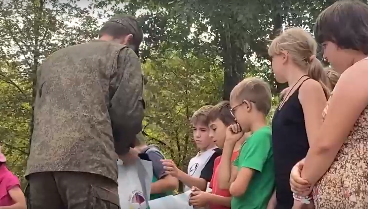Военнослужащие ЦВО доставили продукты и канцелярию в школу-интернат в ЛНР
