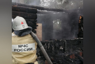 В Сафоновском районе при пожаре в нежилом доме погиб человек