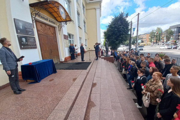 В Смоленске сотрудники органов госбезопасности почтили память погибших в борьбе с терроризмом