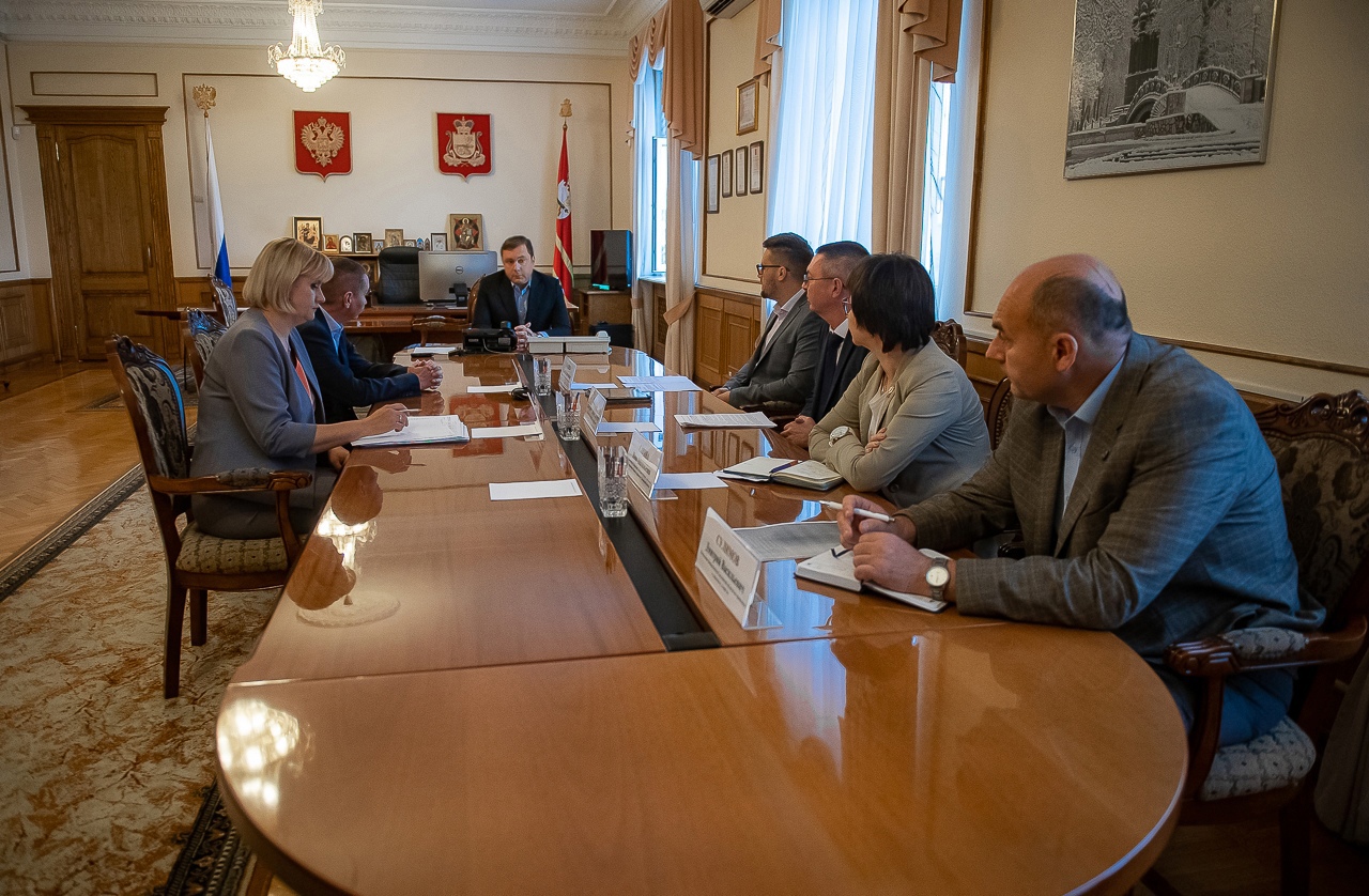 Губернатор провел совещание по передаче полномочий администрации Смоленска по ремонту дорог на уровень области