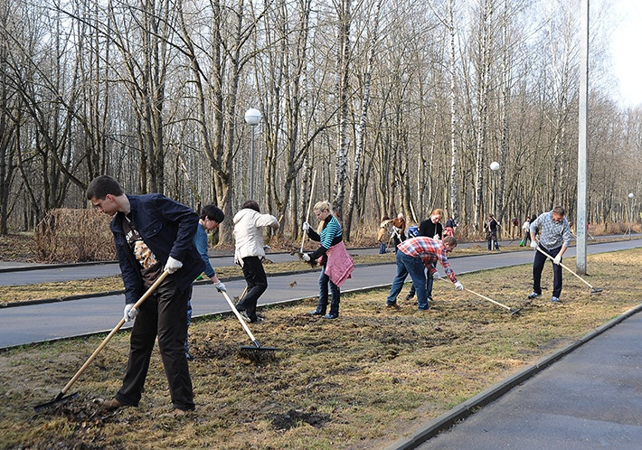 В Смоленске проходят мероприятия по массовой уборке города
