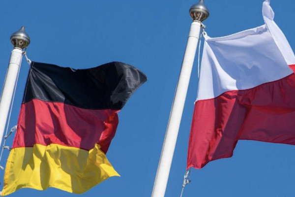 В разгар противостояния Запада с Россией Польша решила взыскать «исторические долги» с партнеров по ЕС и НАТО