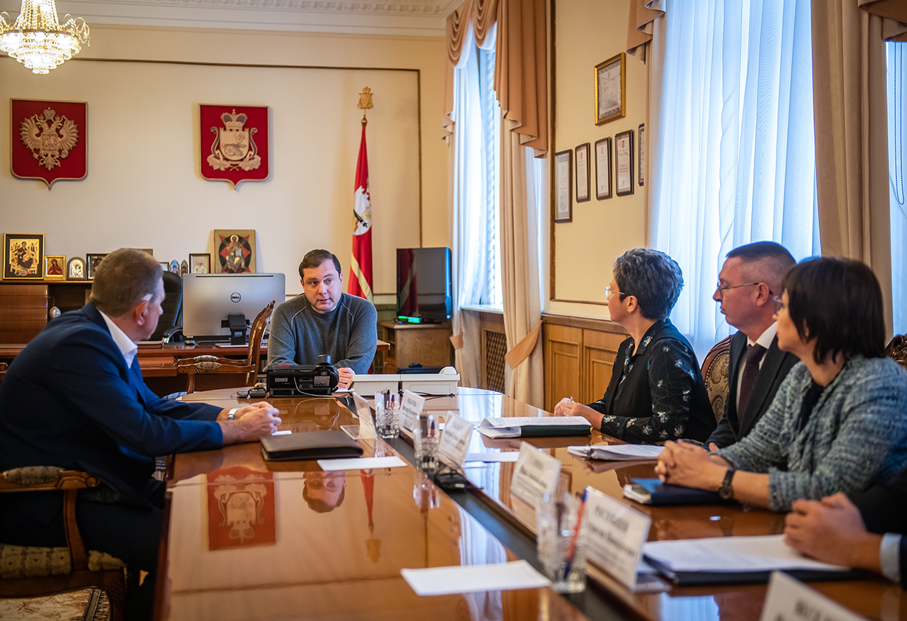 Губернатор Смоленской области провел совещание по обеспечению жильем медицинских работников